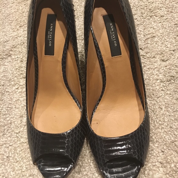 Navy peep toe heels - Picture 2 of 3